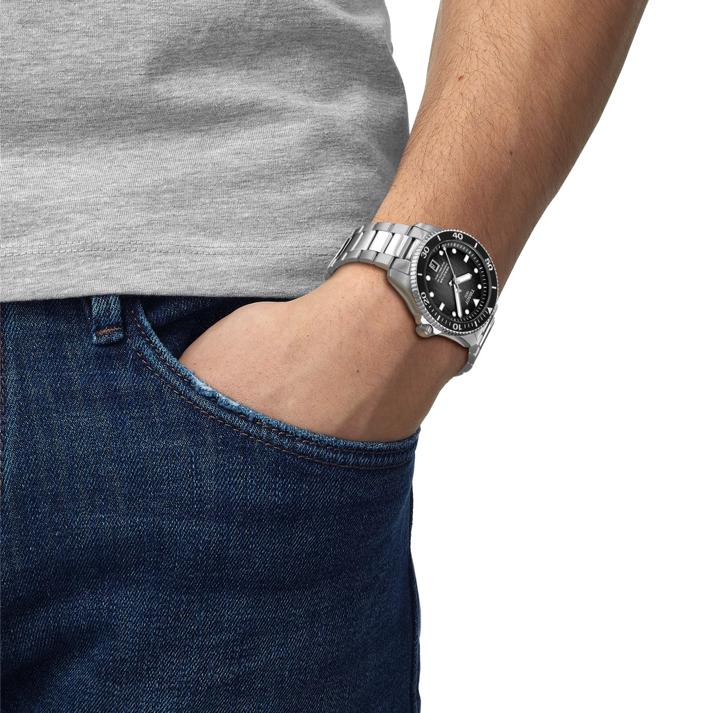 RELOJ TISSOT SEASTAR 1000, AUTOMCÁTICO, ESFERA NEGRA, BRAZALETE DE ACERO, FECHA, 40 MM