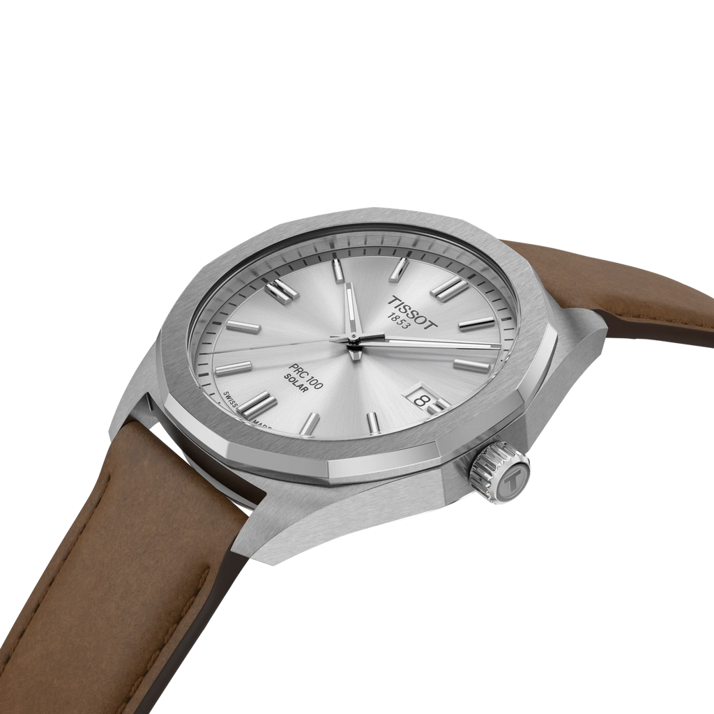 RELOJ TISSOT PR100 SOLAR, ESFERA GRIS, BRAZALETE DE CUERO MARRCÓN, FECHA, 39 MM
