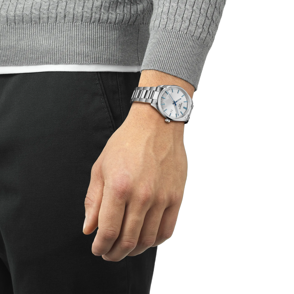 RELOJ TISSOT PR 100 JUNGFRAUBAHN, CUARZO, ESFERA GRIS, BRAZALETE DE ACERO, FECHA, 40 MM