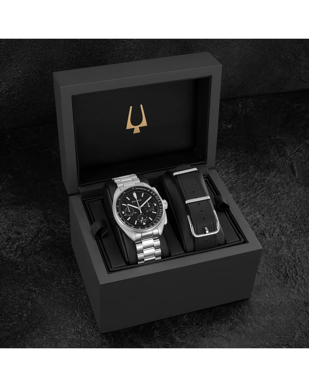 RELOJ BULOVA LUNA PILOT, CUARZO ESFERA NEGRO, BRAZALETE DE ACERO Y CUERO, CRONOGRAFO, 43.5 MM