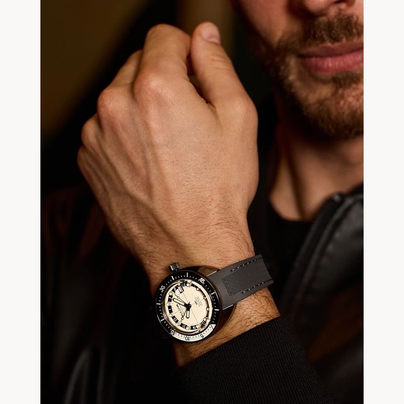 RELOJ BULOVA OCEANOGRAFO GMT, AUTOMATICO, ESFERA BEIGE, CORREA DE CAUCHO GRIS, FECHA, 41 MM