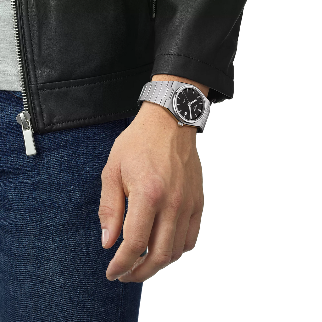 RELOJ TISSOT PRX, CUARZO, ESFERA NEGRA, BRAZALETE DE ACERO, FECHA, 40 MM