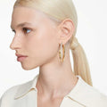 ARETES SWAROVSKI DEXTERA BLANCO, BAÑO TONO ORO