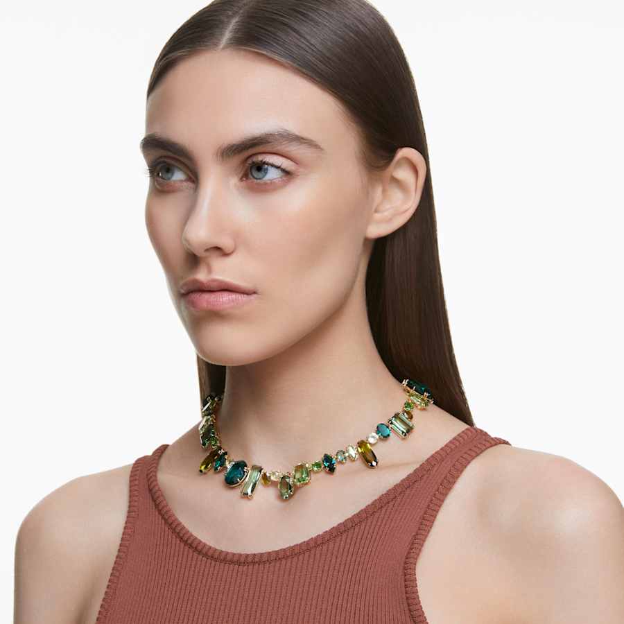 COLLAR SWAROVSKI GEMA TALLAS MIXTAS, VERDE, BAÑO TONO ORO