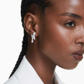 ARETES SWAROVSKI MATRIX, DISEÑO PENDIENTE, BLANCO, BAÑO DE RODIO