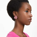 ARETES SWAROVSKI FLORERE, DISEÑO ASIMÉTRICO, ROSA, BAÑO TONO ORO