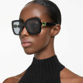 LENTES DE SOL SWAROVSKI LUCENT, FORMA CUADRADA, NEGRAS